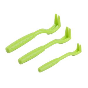 Outil dédianté en plastique pour l'élimination des puces et des tiques chez les chiens, peigne de toilettage écologique pour animaux de compagnie avec fonction de nettoyage en profondeur - Product Image 4