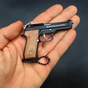 Promotion new 1:3 simulation gun key chain Office desktop display promotional gift toy gun key chain