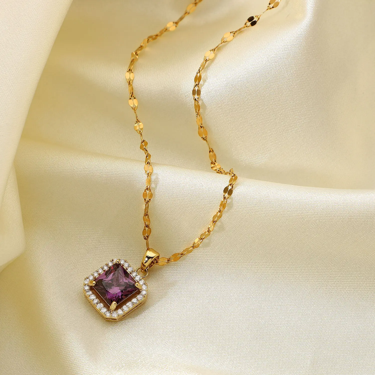 Wasserdichte 18 Karat vergoldete Edelstahl lila quadratische Zirkon Halskette Single CZ Diamant Anhänger Halsketten Modeschmuck