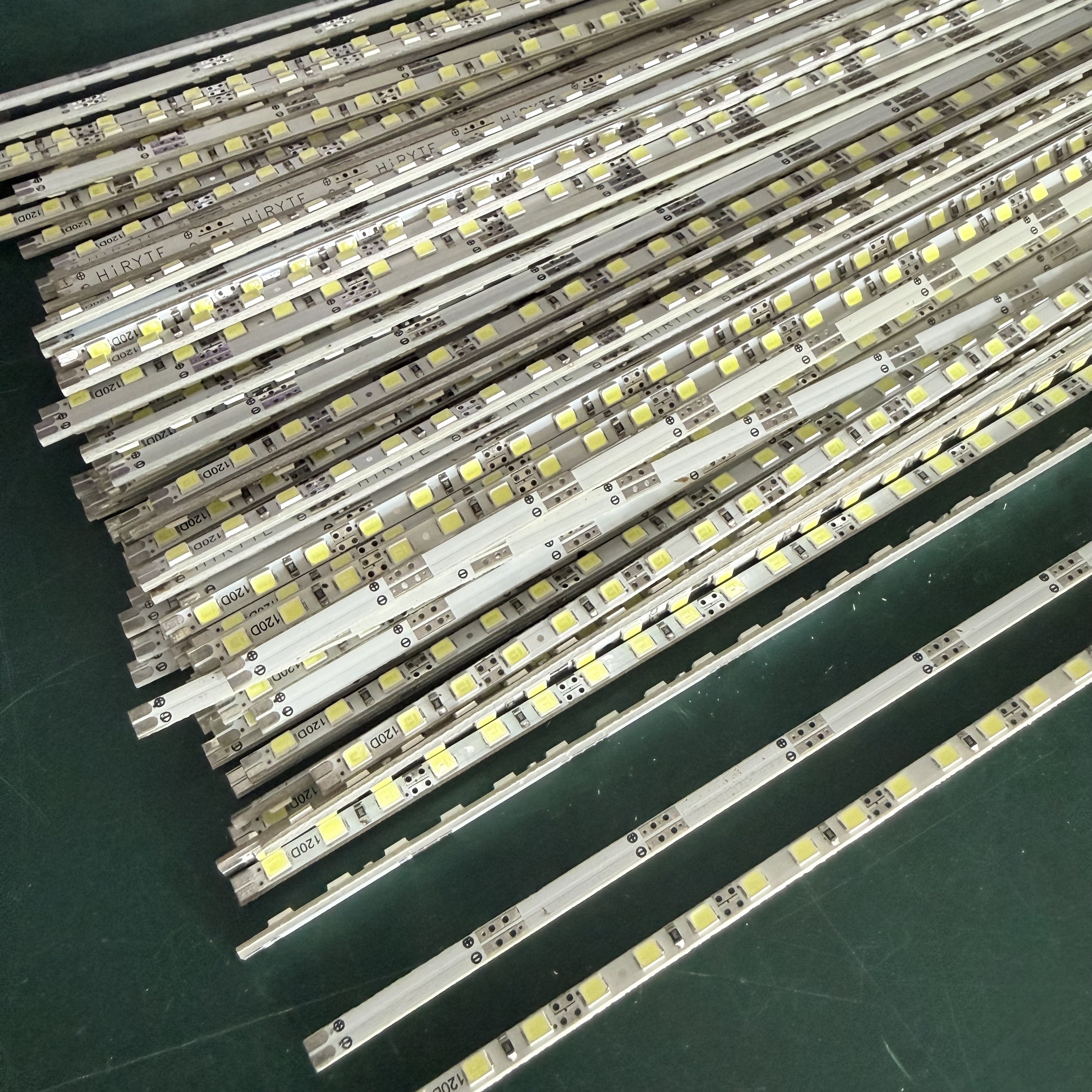 0.5W/LED Wholesale Cheap 4mm PCB 12v 120LEDs/m 2835 Led Bar Strip Light bar