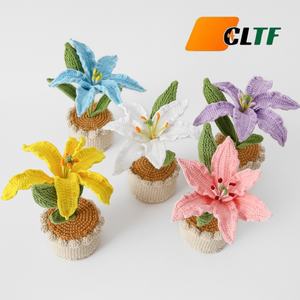 CLTF Fleur Artificielle À La Main Crochet Lily Pot De Fleur <span class=keywords><strong>Mignon</strong></span> <span class=keywords><strong>Cadeau</strong></span> <span class=keywords><strong>pour</strong></span> <span class=keywords><strong>Sa</strong></span> Petite Amie Amie Collègue Crochet Bouquet De Fleurs - Product Image 1