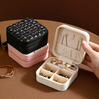 Échantillon gratuit Boîte de rangement portable de luxe avec logo personnalisé en cuir PU pour bijoux bague et collier Emballage de boîte de rangement de bijoux de voyage