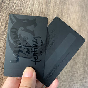 Carte de visite personnalisée de luxe en PVC noir mat, épaisseur 0,76 mm, impression offset avec encre UV en relief, finition brillante/métallique - Product Image 5