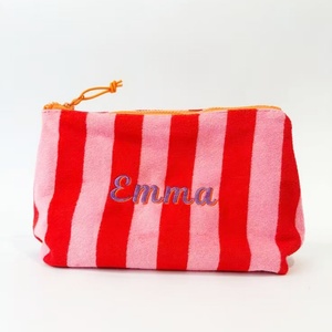 กระเป๋าเครื่องสำอางผ้าเทอร์รี่เนื้อนุ่ม 8 นิ้ว กระเป๋าใส่ของใช้ในห้องน้ำสำหรับเดินทาง พร้อมโลโก้ปัก กระเป๋าซิปความจุขนาดใหญ่ - Product Image 1