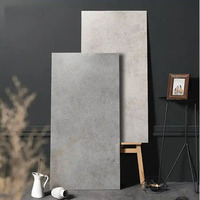 Carreaux de sol en céramique porcelaine grand format 600x1200, finition mate, antidérapants, blanc Calacatta, gris clair, 60x120