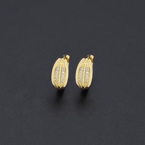 Vente directe d'usine 2024, boucles d'oreilles clous plaquées or 24 carats de qualité, formes multiples, mode Dubaï, vente en gros - Product Image 3