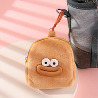 Porte-clés mini sac à dos en peluche douce fait main avec motif de dessin animé ludique, cadeau idéal pour les fêtes d'anniversaire des filles