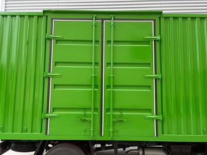 Camión de Carga Ligero Sinotruck Howo Económico con Caja Cerrada, Puerta Lateral y Puerta Trasera para Transporte de Mercancías - Product Image 5