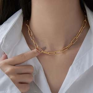 Cadena Básica Versátil de Acero Inoxidable Chapada en Oro de 18K, Collar Corto y Grueso para Otoño e Invierno, Accesorio para Abrigos y Sudaderas - Product Image 2