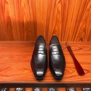 Zapatos de vestir para hombre hechos a mano y personalizados, elaborados con cuero de grano completo, ideales para negocios, bodas y uso en la oficina. - Product Image 1