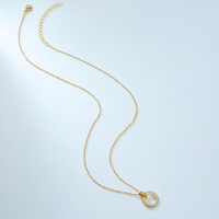 Collar con colgante personalizado de circonita blanca con incrustaciones redondas de forma geométrica hueca retorcida, estilo retro, con efecto 'Ice Out' y diseño de la suerte