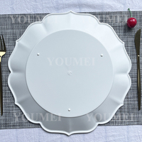 Assiettes de présentation élégantes en plastique blanc pour mariage, banquet, fête, avec bordure florale ondulée