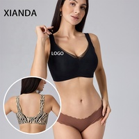 XIANDA OEM Soutien-gorge sans armatures personnalisé pour femme, en maille croisée unie, sans couture, avec crochet arrière surdimensionné, rembourrage push-up, soutien-gorge sans couture