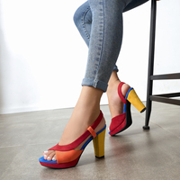 Escarpins compensés en daim à bout ouvert, couleur contrastante rouge, orange et bleu, avec soutien de la voûte plantaire, style sexy et tendance urbaine
