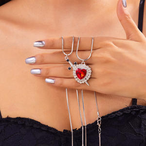 <span class=keywords><strong>2026</strong></span> न्यूनतम तलवार दिल हार का हार गोथिक पंक शैली जिरकॉन ने प्रेमी के लिए गहने सेट किए - Product Image 2