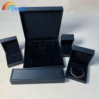 Boîte à bijoux en cuir avec logo personnalisé, best-seller, boîte cadeau carrée de qualité plaquée noire pour bracelets, position extérieure