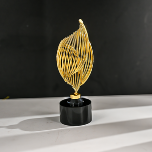 Tasses <span class=keywords><strong>de</strong></span> trophée en métal en résine <span class=keywords><strong>de</strong></span> verre personnalisées <span class=keywords><strong>prix</strong></span> <span class=keywords><strong>d</strong></span>'usine en gros OEM / ODM - Product Image 4