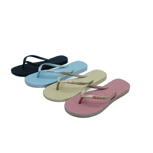 Scarpe da spiaggia piatte da donna a colori personalizzati <span class=keywords><strong>con</strong></span> tendenza alla moda estiva ad asciugatura rapida da esterno <span class=keywords><strong>con</strong></span> <span class=keywords><strong>ciabatte</strong></span> traspiranti a catena - Product Image 1