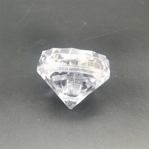 Cubo de hielo LED de diamante personalizado <span class=keywords><strong>barato</strong></span> caliente para graduación luz intermitente reutilizable de plástico impermeable activada por agua para bebidas - Product Image 4