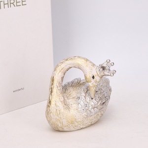 Figura Decorativa de Resina Pintada a Mano Redeco Regal Crown Swan Queen, Dorado, Plateado, Blanco, Decoración Vintage para el Hogar, Regalo de Lujo, Arte - Product Image 3