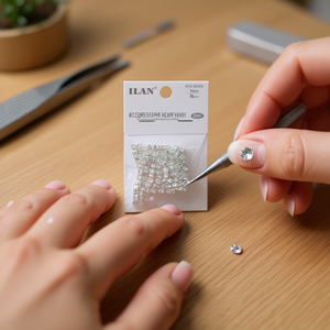 Strass Ilan 4mm Quadrati Argento Bianco 8g Per Accessori Nail Art - Product Image 3