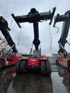 Port Maschine verwendet Reach Stacker Kalmar DRF450 DRT450 DRU450 45 Tonnen Schweden mit guter Qualität zum Verkauf verfügbar Container kran - Product Image 2