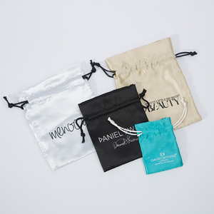 Sac en satin à cordon personnalisé coloré avec logo pour extensions de cheveux, mèches et perruques - Product Image 6