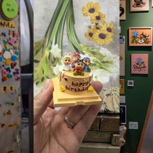 แม่เหล็กติดตู้เย็นรูปทรงสี่เหลี่ยมศิลปะเรซิ่นรักษ์โลกแบบกำหนดเอง ของที่ระลึกโพลีเรซิ่นตกแต่งสร้างสรรค์ พร้อมแม่เหล็กดึงดูดใจ - Product Image 4