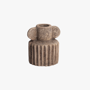 Jarrón rústico de terracota de Bali de Home Basket, con un acabado mate perfecto para la decoración estética del hogar y la decoración de la mesa. - Product Image 1