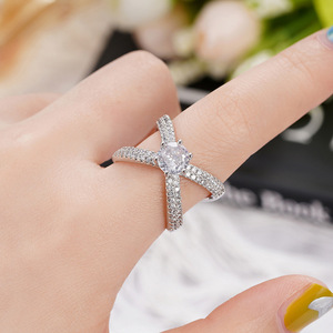 Elegante Anello Incrociato per Donne, Gioiello Minimalista alla Moda - Product Image 2