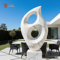 Statue d'art abstrait en marbre blanc moderne personnalisée pour l'extérieur Style de conception européenne pour l'application de jardin