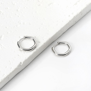 ต่างหูแบบห่วง ทรงเรขาคณิต ไทเทเนียม สตีล สีทอง สีเงิน ใส่ได้ทุกวัน - Product Image 3