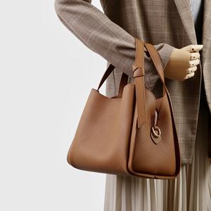 Sac à bandoulière en cuir véritable de litchi imperméable pour femme, forme seau, à ouverture unique, tendance, Guangzhou - Product Image 6