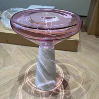 Table basse de style nordique moderne avec base en marbre et plateau en verre, mobilier de salon écologique, design coloré