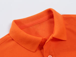 Polo d'été de couleur unie avec impression de logo personnalisé pour enfants, respirant et doux, en pur coton pour enfants. - Product Image 2
