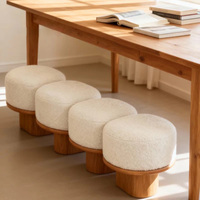 Banc ottoman moderne haut de gamme pour salon et chambre, en tissu vert olive, avec revêtement en tissu et pieds en bois massif, idéal comme banc de bout de lit ou tabouret à chaussures pour la maison.
