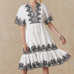 Venta al por mayor verano algodón Midi vestido para mujer Casual Floral ojal bordado cuello en V manga corta suelta ajustada para la fiesta diaria - Product Image 1