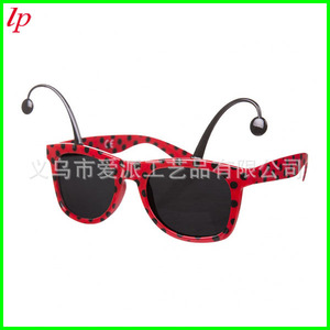 Lunettes de coccinelle rouges pour enfants, accessoires de fête en plastique pour anniversaire d'enfants LPS0062 - Product Image 2