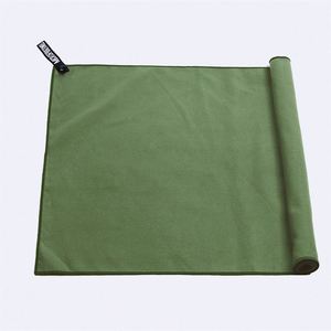 Serviette de sport en microfibre brodée - Logo personnalisé, douce, légère, portable, séchage rapide, rafraîchissante pour adultes, pour le camping et les voyages - Product Image 3