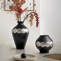 TONFO Vase de table rustique pour décor de ferme | Centre de table en céramique fait à la main pour coiffer votre bureau, console et étagères
