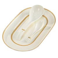 Service de table de luxe en porcelaine fine avec bordure dorée, vaisselle européenne en relief, soupière et assiettes pour 7 à 9 personnes. Cadeau de mariage élégant
