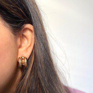 Pendientes Huggie en Forma de C de Doble Línea, Acero Inoxidable Chapado en Oro de 18K, Geométricos, Modernos y Versátiles - Product Image 2