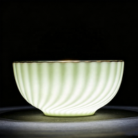 Service de vaisselle de luxe en porcelaine fine, assiettes et bols octogonaux en céramique avec élégant rebord doré pour hôtels et banquets de mariage