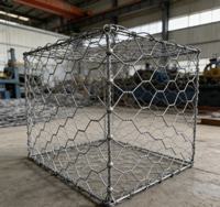 Gabion hexagonal soudé galvanisé à chaud, maille de fil métallique antirouille personnalisable pour le contrôle des inondations des rives et les murs de soutènement de pentes
