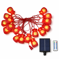 Guirlande lumineuse rouge porte-bonheur avec lumières chaleureuses et festives, options de longueur 5/10/20/30/50 m et alimentation solaire, par prise secteur ou piles