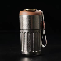 Thermos en titane isolé personnalisé avec logo, design élégant et de niche ; Tasse isotherme haut de gamme, sensation de luxe léger, préservation de la chaleur