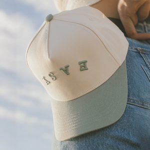 Casquette de sport de baseball brodée en 3D personnalisée 5 panneaux structurés Un cadre Casquette de baseball Couleur contrastée Deux tons Coton Snapback Caps - Product Image 1