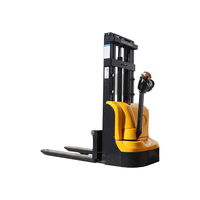 Grue gerbeuse électrique de marche 1 tonne 2 tonnes Gerbeuse automatique avec pieds de support transport en pente courte pour usine et supermarché