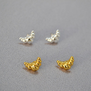 Dainty Bakery <strong>Jewellery</strong> Cute Foodie Gift for Her Everyday Minimal Studs 18K Gold Plated Croissant Hypoallergenicity Stud Earring - Product Image 2