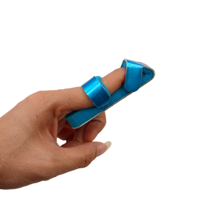 Tutore in alluminio per dita, ortesi metallica di supporto per il recupero di dita fratturate o bloccate, regolabile nelle taglie S, M, L - Product Image 4